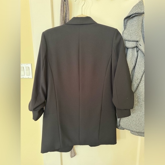 Black Zara Blazer - worn twice - Picture 2 of 4